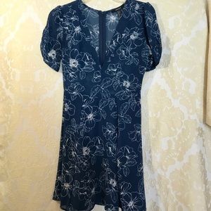 Pretty v neck - navy blue & white dress